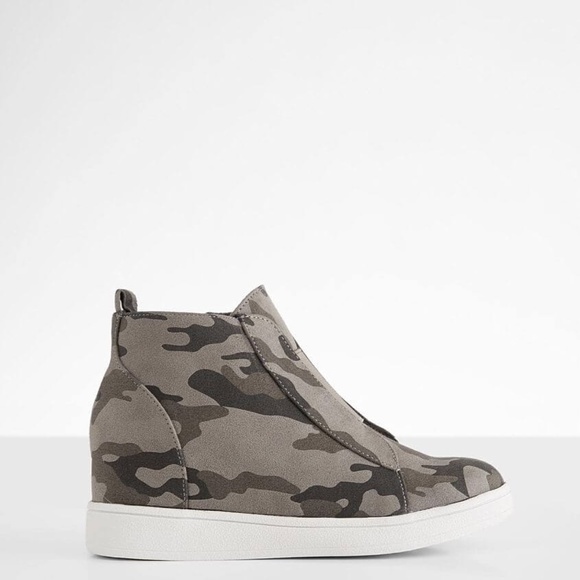 NEW MIA KIDS Gracey Sneaker Camo High Top Size 2Y - Picture 2 of 3